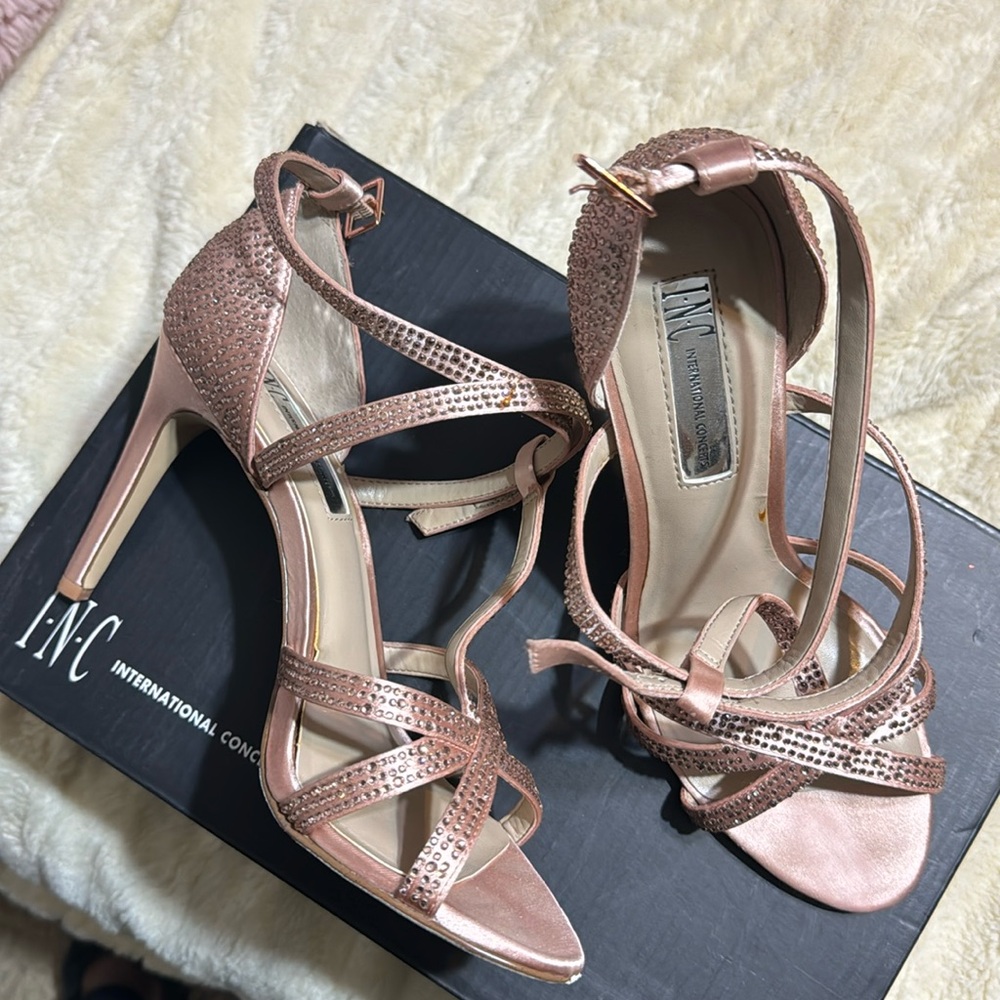 INC INTERNATIONAL CONCEPTS heels